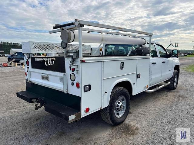 Image of Chevrolet 2500HD equipment image 4