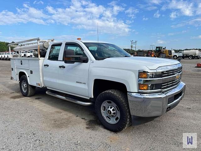 Image of Chevrolet 2500HD equipment image 3