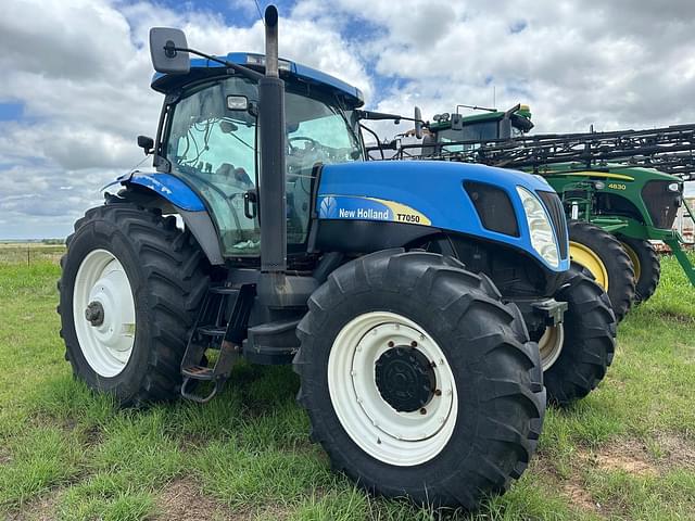 Image of New Holland T7050 equipment image 2