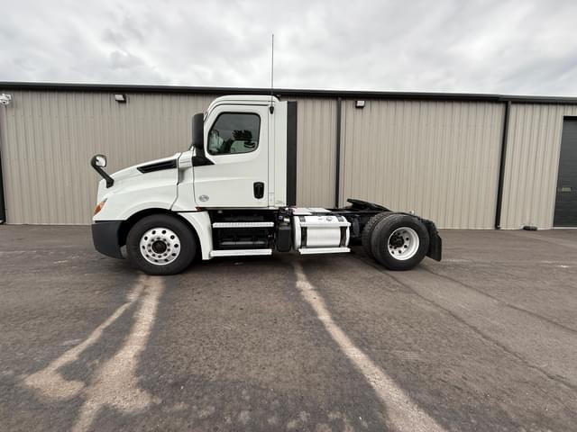 Image of Freightliner Cascadia equipment image 1