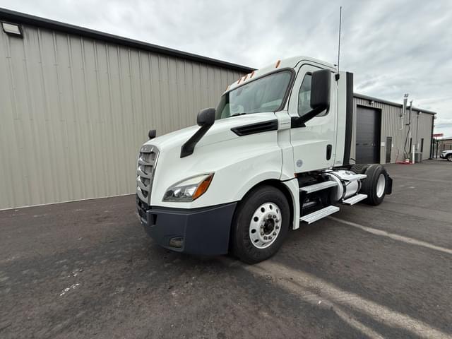 Image of Freightliner Cascadia equipment image 2