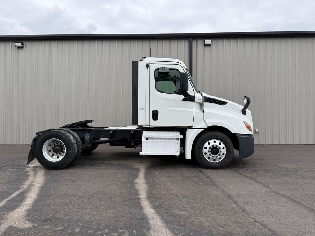 Image of Freightliner Cascadia Primary image