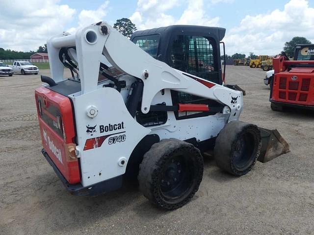 Image of Bobcat S740 equipment image 2