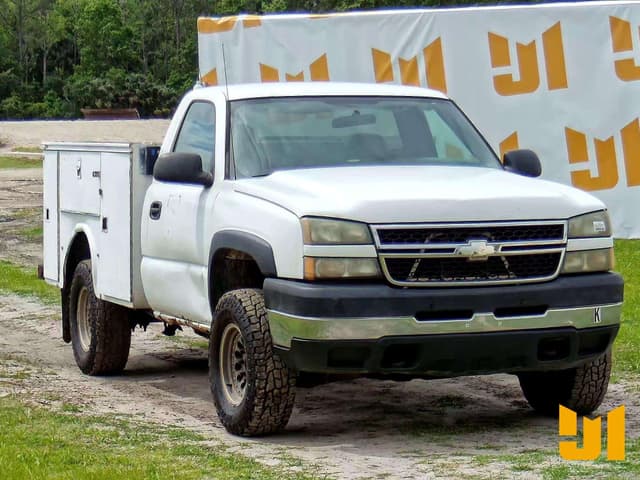 Image of Chevrolet 2500 equipment image 2