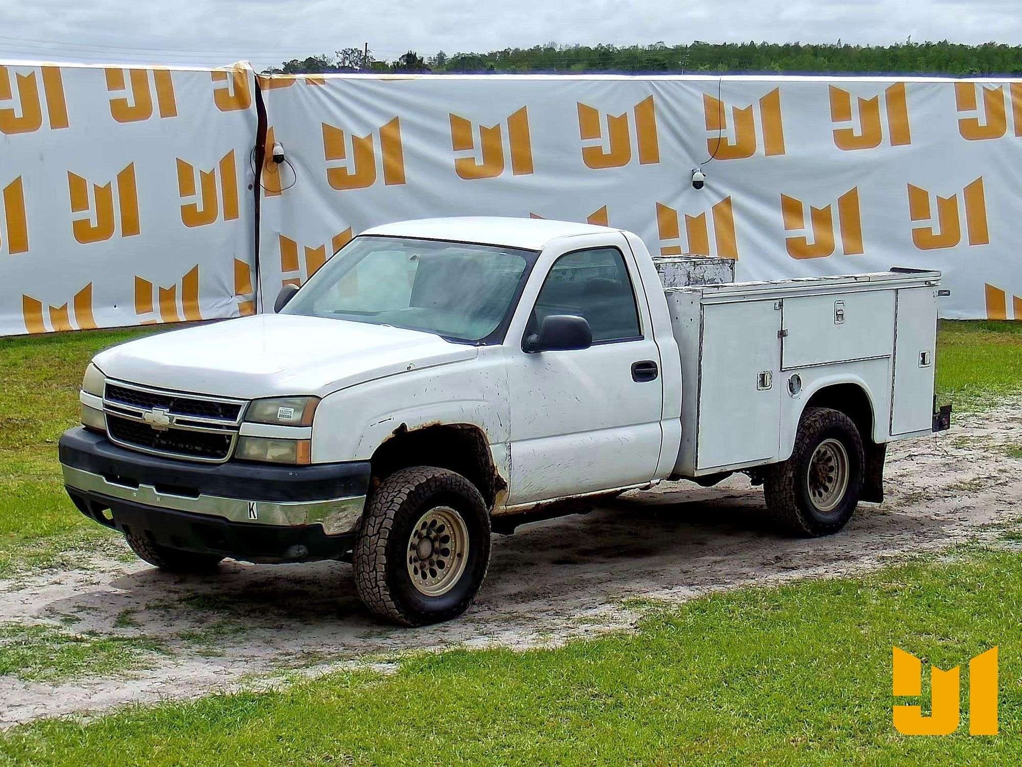 2006 Chevrolet 2500 Equipment Image0