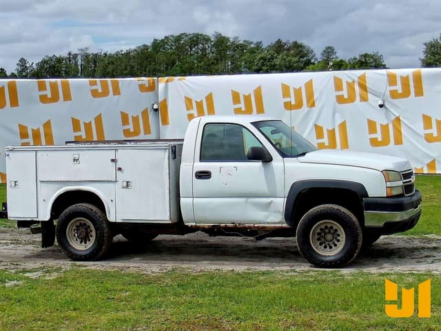 Image of Chevrolet 2500 equipment image 4