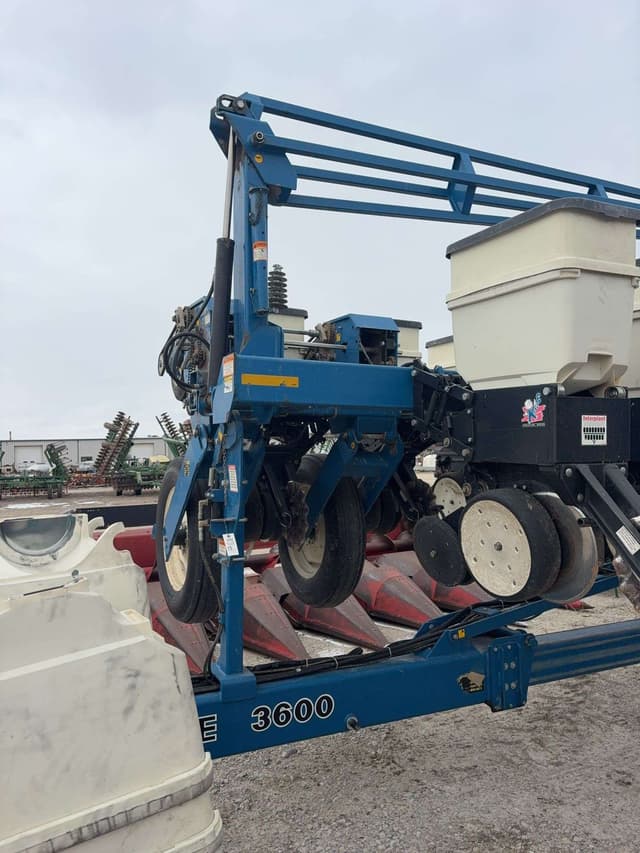 Image of Kinze 3600 equipment image 3