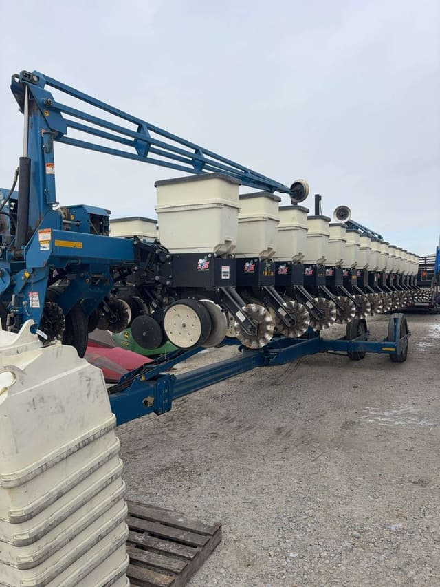 Image of Kinze 3600 equipment image 2