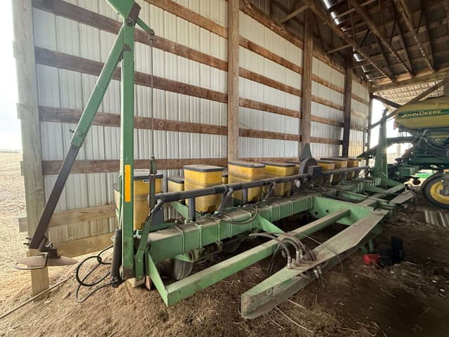 Image of John Deere 7200 equipment image 2