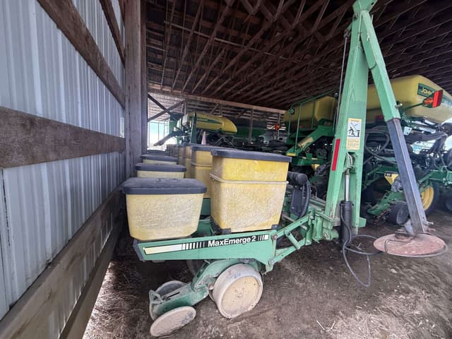 Image of John Deere 7200 equipment image 3