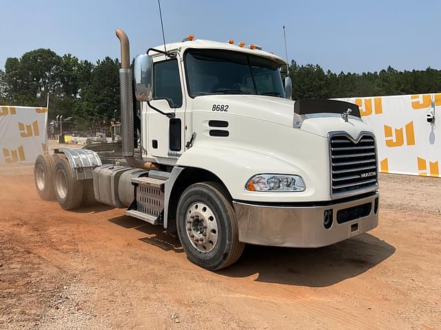 Image of Mack CXU613 equipment image 2