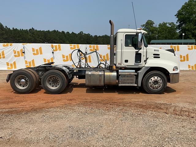 Image of Mack CXU613 equipment image 3