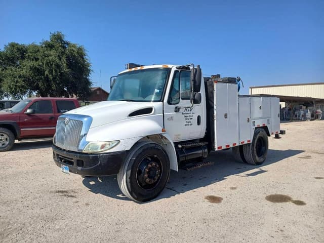 Image of International 4300 equipment image 1