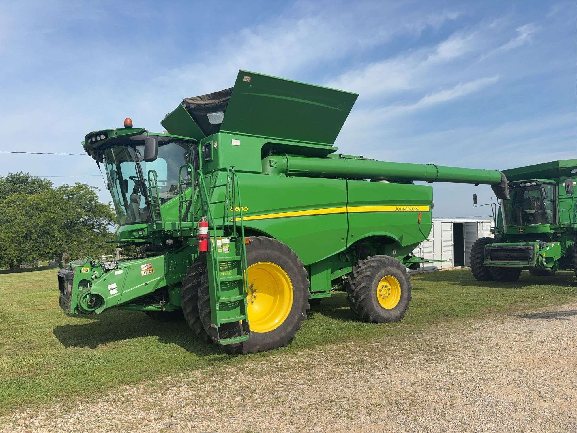 2014 John Deere S680 Equipment Image0