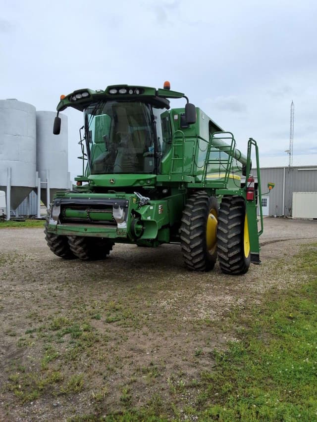 Image of John Deere S680 equipment image 4
