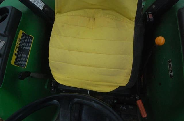 Image of John Deere 3038E equipment image 4
