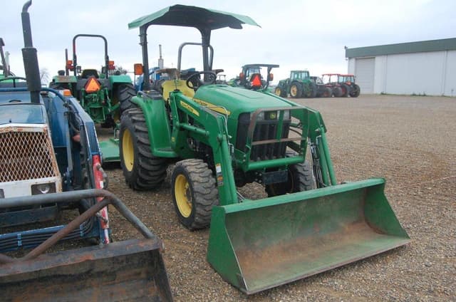 Image of John Deere 3038E equipment image 3