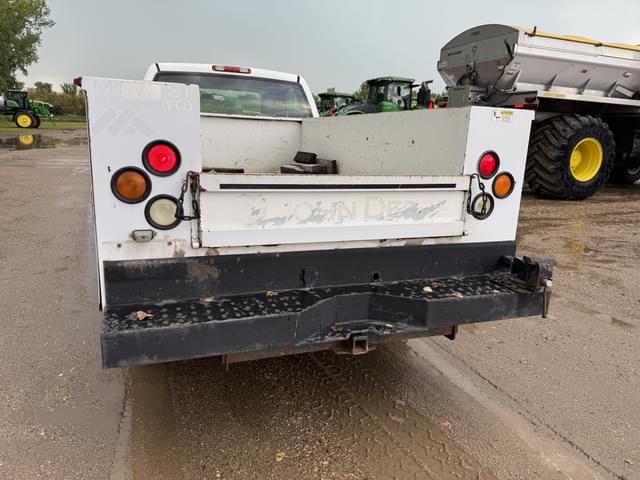 Image of Chevrolet 2500HD equipment image 3