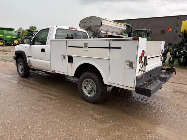 Image of Chevrolet 2500HD equipment image 2