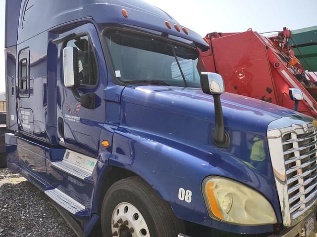 Image of Freightliner Cascadia equipment image 2