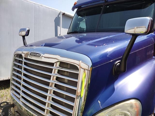 Image of Freightliner Cascadia equipment image 1