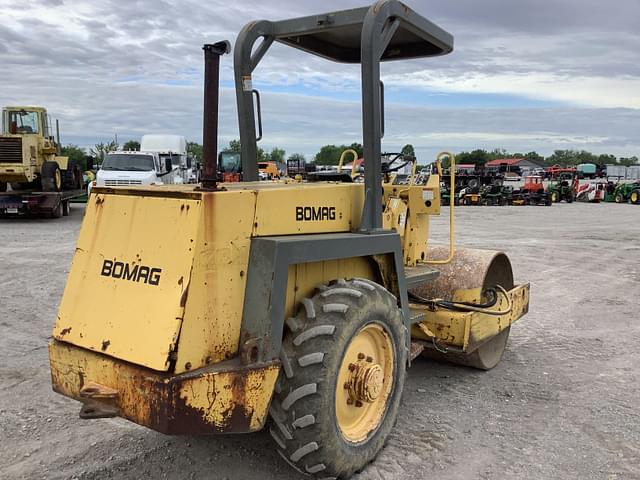 Image of Bomag BW142D equipment image 4