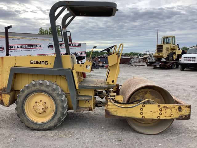 Image of Bomag BW142D equipment image 3
