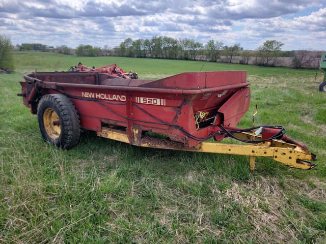 Image of New Holland 520 equipment image 1