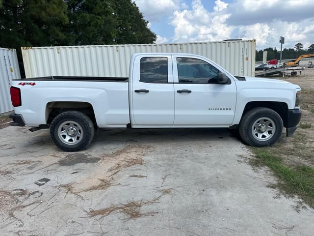 Image of Chevrolet 1500 equipment image 3