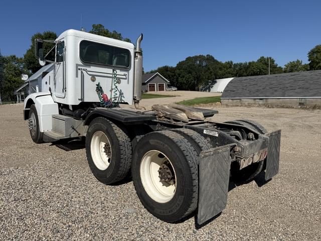 Image of Peterbilt 385 equipment image 3