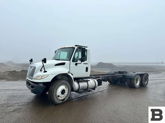 Image of International Dura Star 4000 equipment image 1