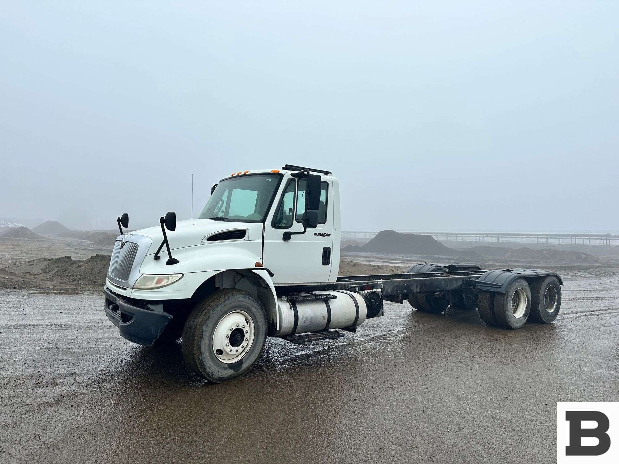2013 International Dura Star 4000 Equipment Image0