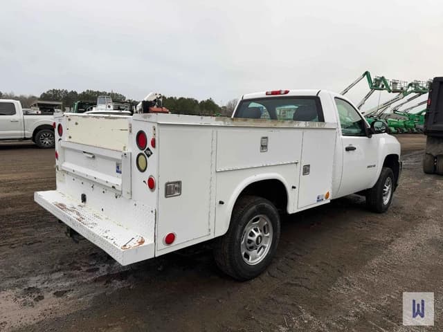 Image of Chevrolet 2500HD equipment image 3