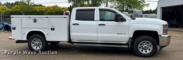 Image of Chevrolet 3500HD equipment image 3