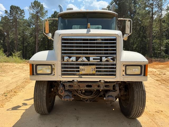 Image of Mack CHN613 equipment image 1