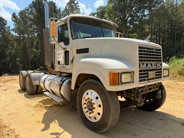 Image of Mack CHN613 equipment image 2