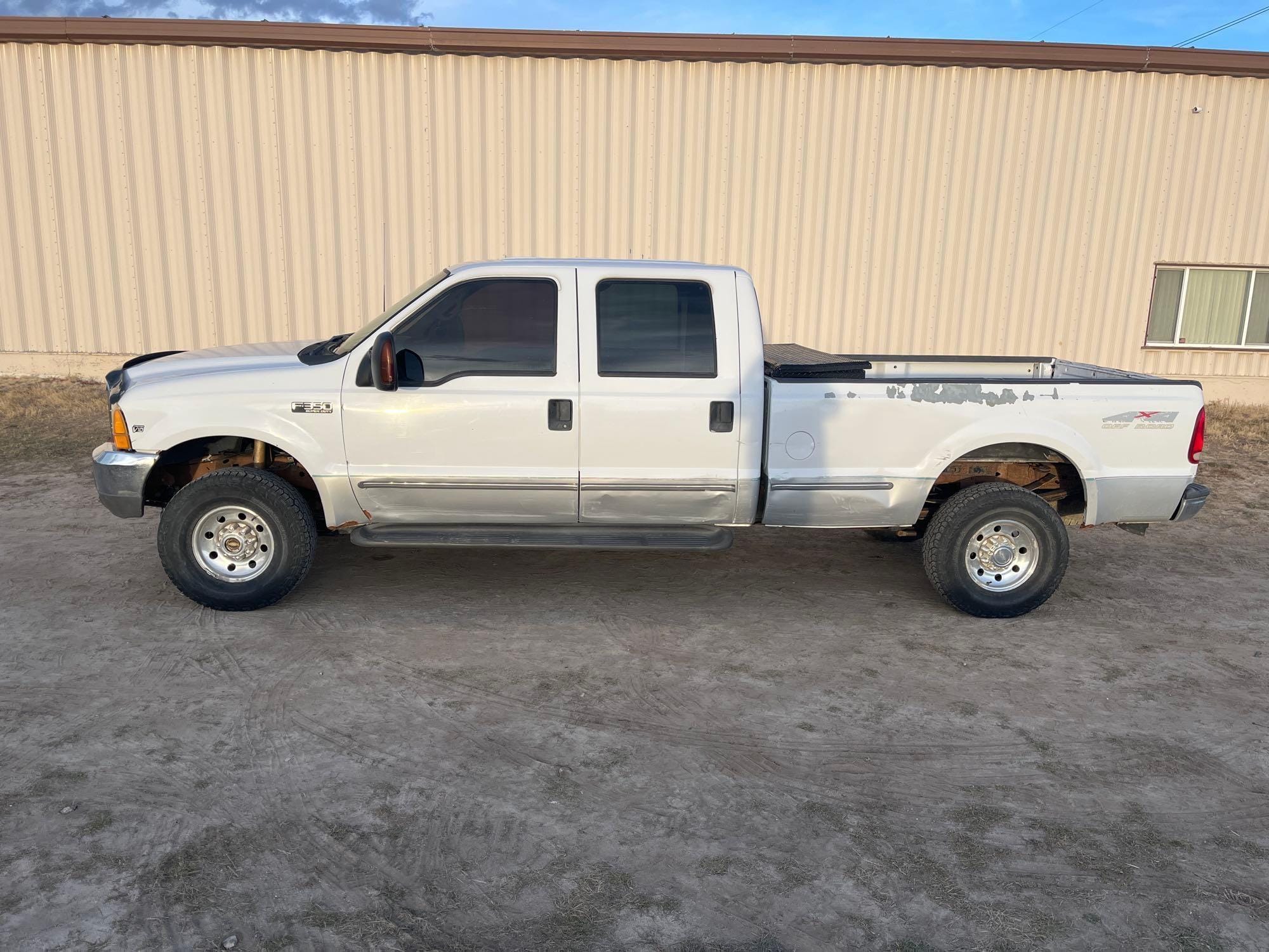 1999 Ford F-350 Equipment Image0