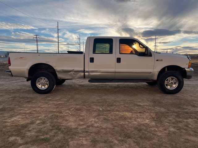 Image of Ford F-350 equipment image 4