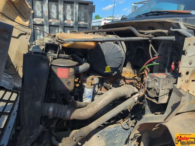 Image of Ford F-750 equipment image 2