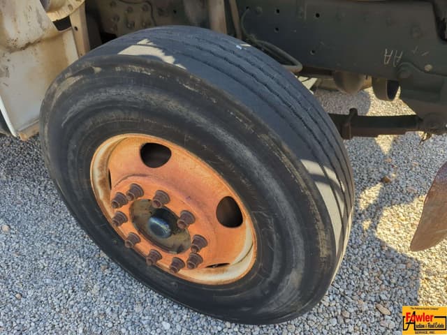 Image of Ford F-750 equipment image 4