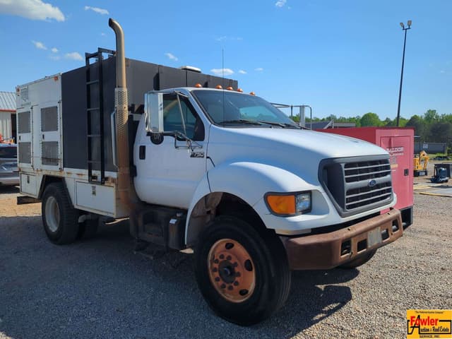 Image of Ford F-750 equipment image 1