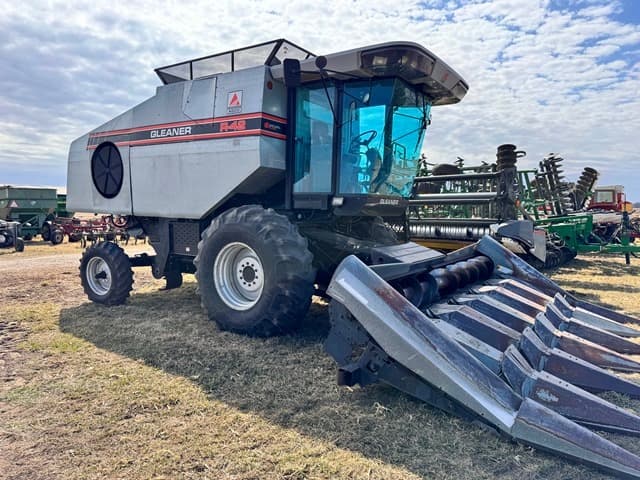 Image of Gleaner R42 equipment image 3