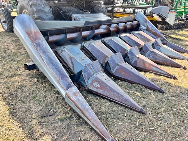 Image of Gleaner R42 equipment image 2