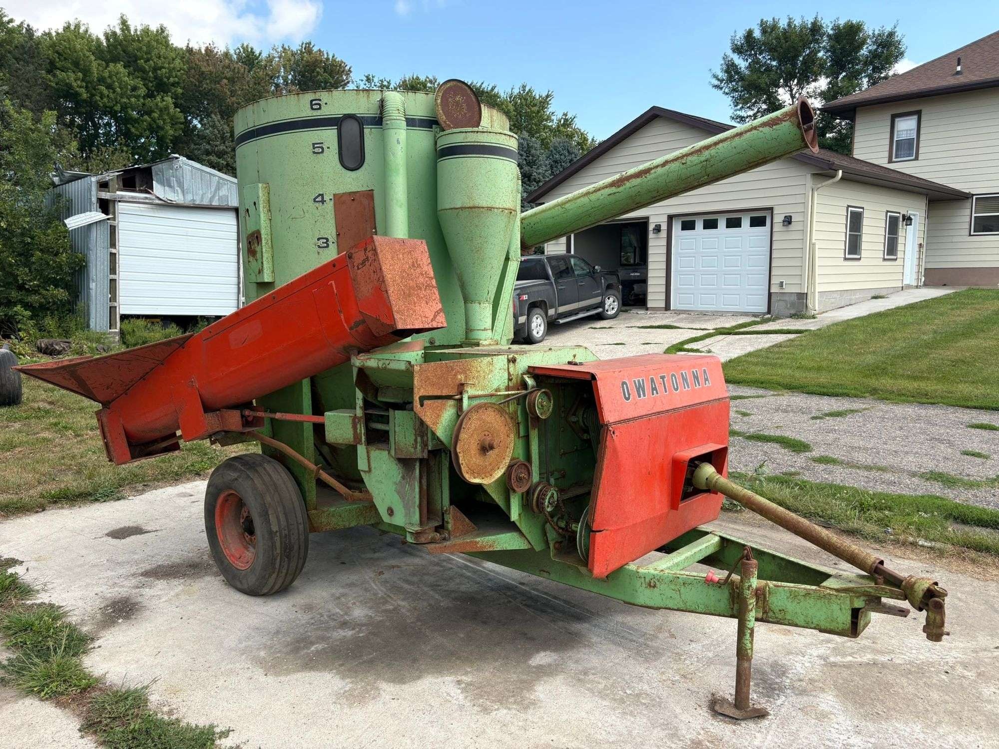 Owatonna 424 Equipment Image0