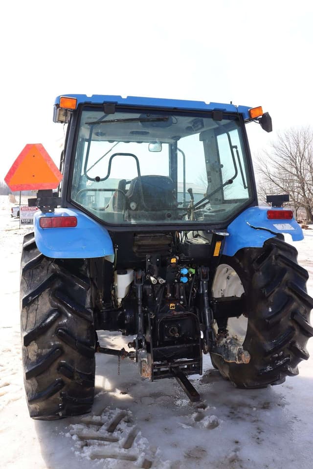 Image of New Holland TL100 equipment image 3
