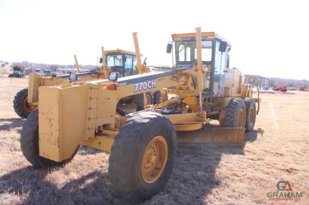 2002 John Deere 770CH Equipment Image0