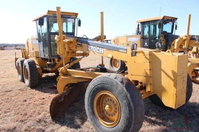 Image of John Deere 770CH equipment image 1