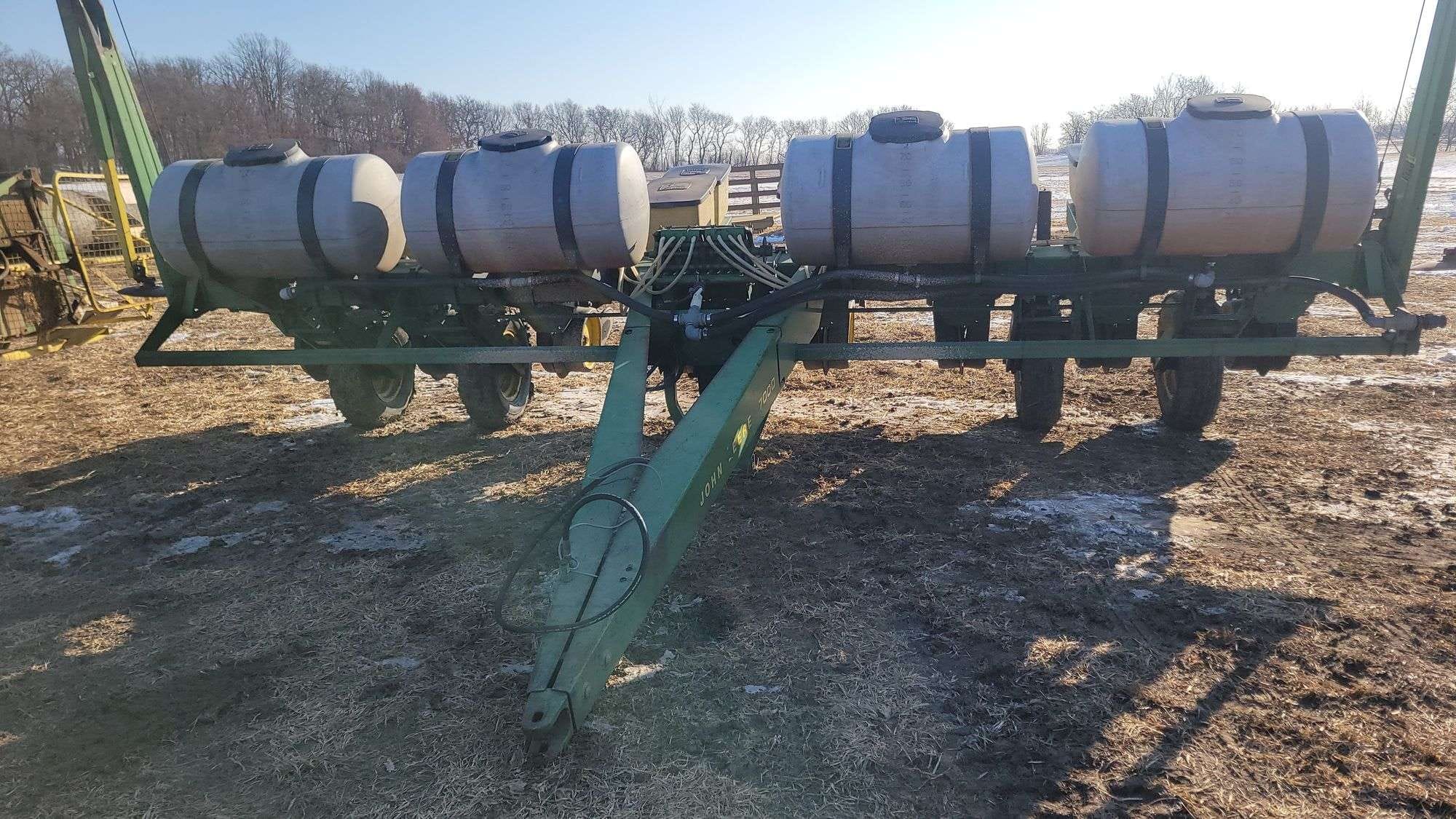 John Deere 7000 Equipment Image0