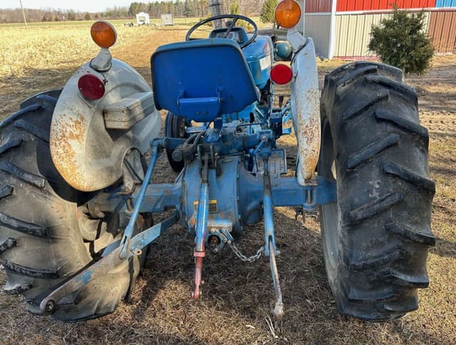 Image of Ford 2000 equipment image 2