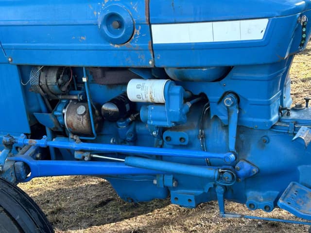 Image of Ford 2000 equipment image 3